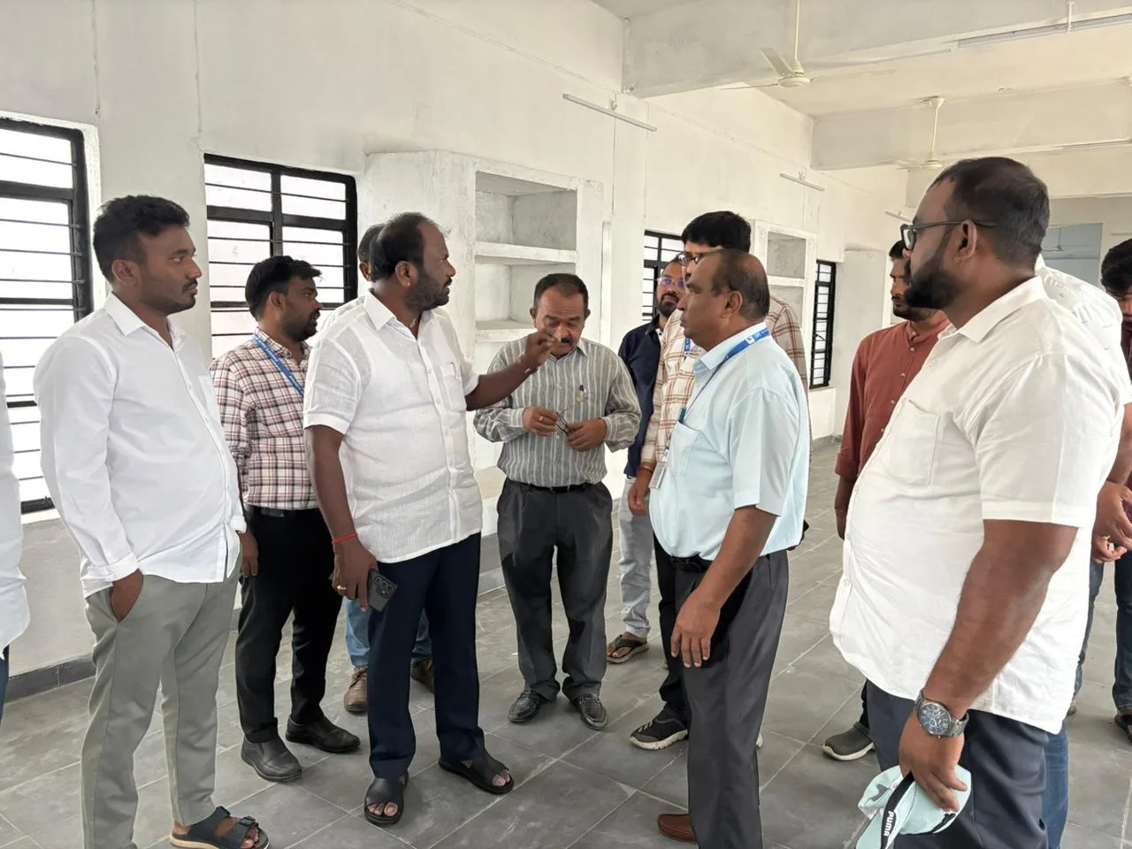 ఎస్ సి బాలికల వసతి గృహం నూతన భవనాన్ని ప్రారంభోత్సవానికి సిద్దం చేయాలి….