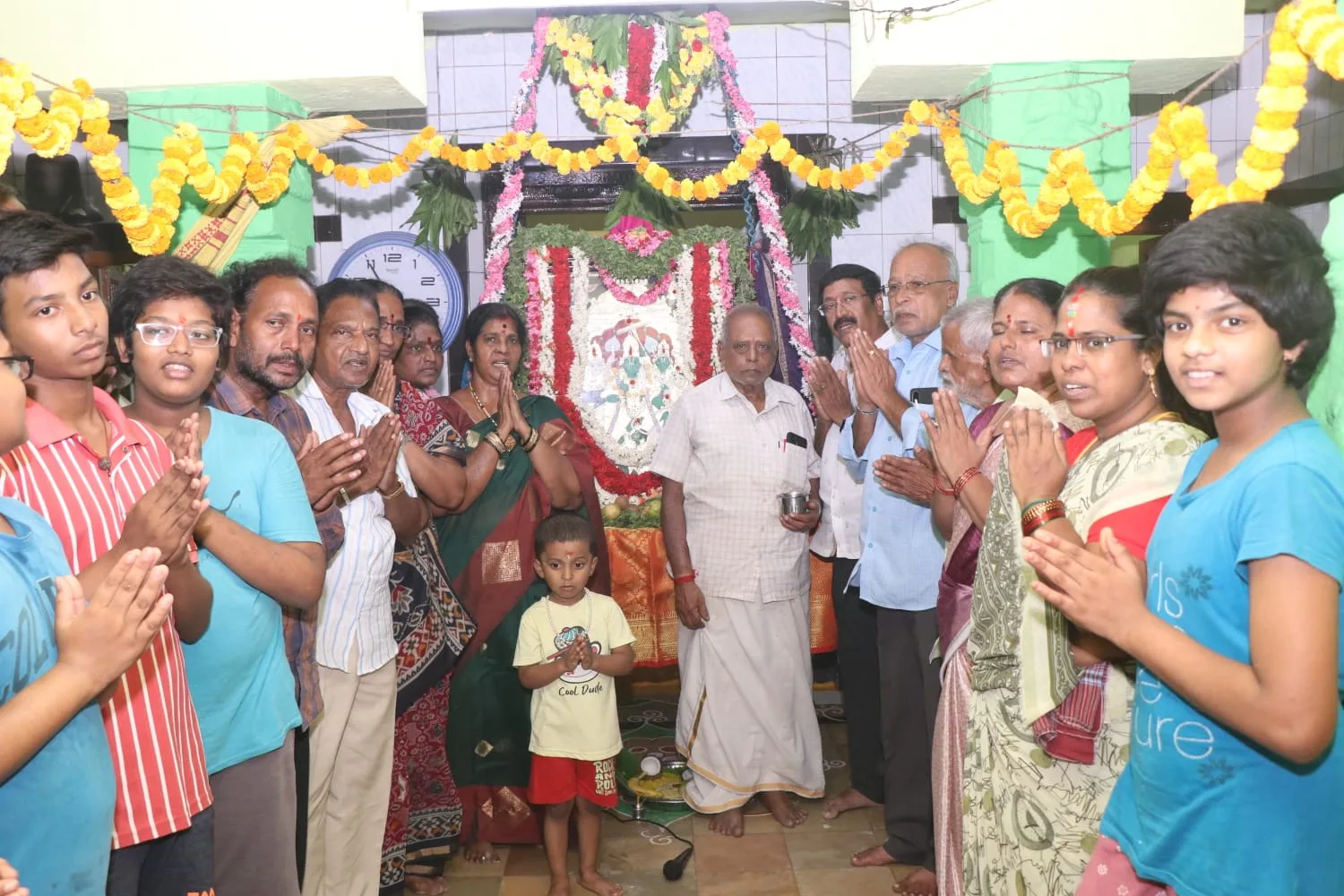కడు రమణీయంగా ఊంజల్ సేవ