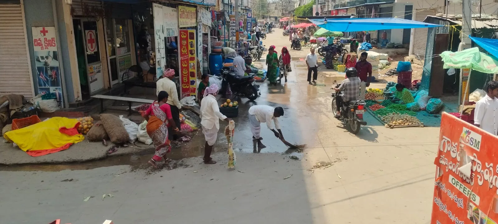 శంకర్పల్లి కూరగాయల మార్కెట్లో దుర్వాసన – సులబ్ కాంప్లెక్స్ నీళ్లు పొంగిపొర్లుతున్నా పట్టించుకోని అధికారులు