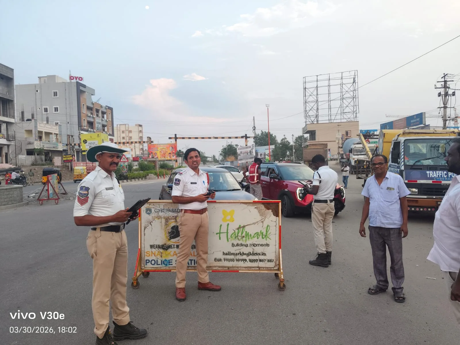 లైసెన్సులు లేకుండా వాహనాలు నడిపితే కఠిన చర్యలు: చేవెళ్ల ట్రాఫిక్ సిఐ సతీష్
