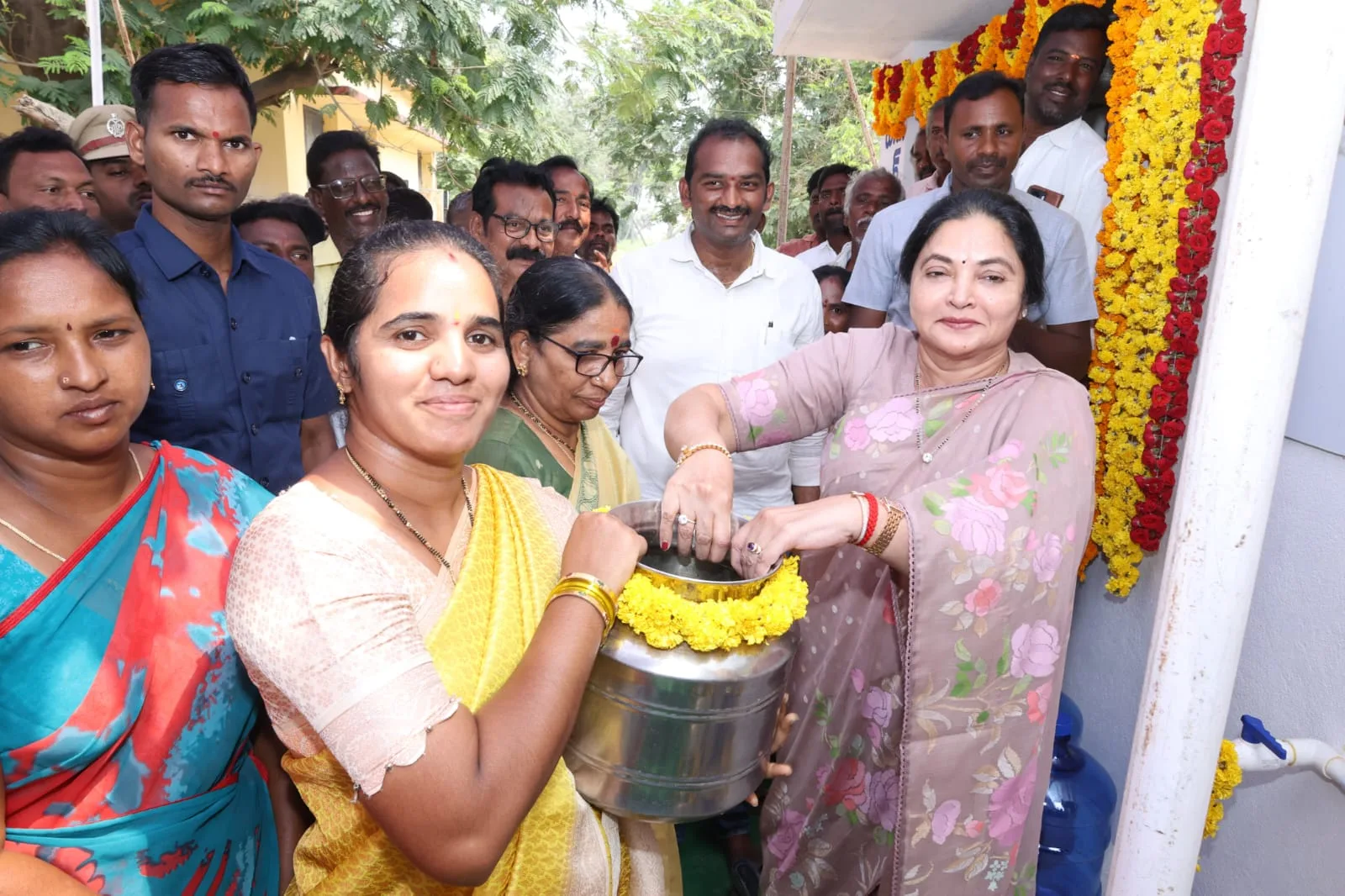 విపిఆర్ ఫౌండేషన్ ‘అమృత ధార’ వాటర్ ప్లాంట్‌ ప్రారంభం