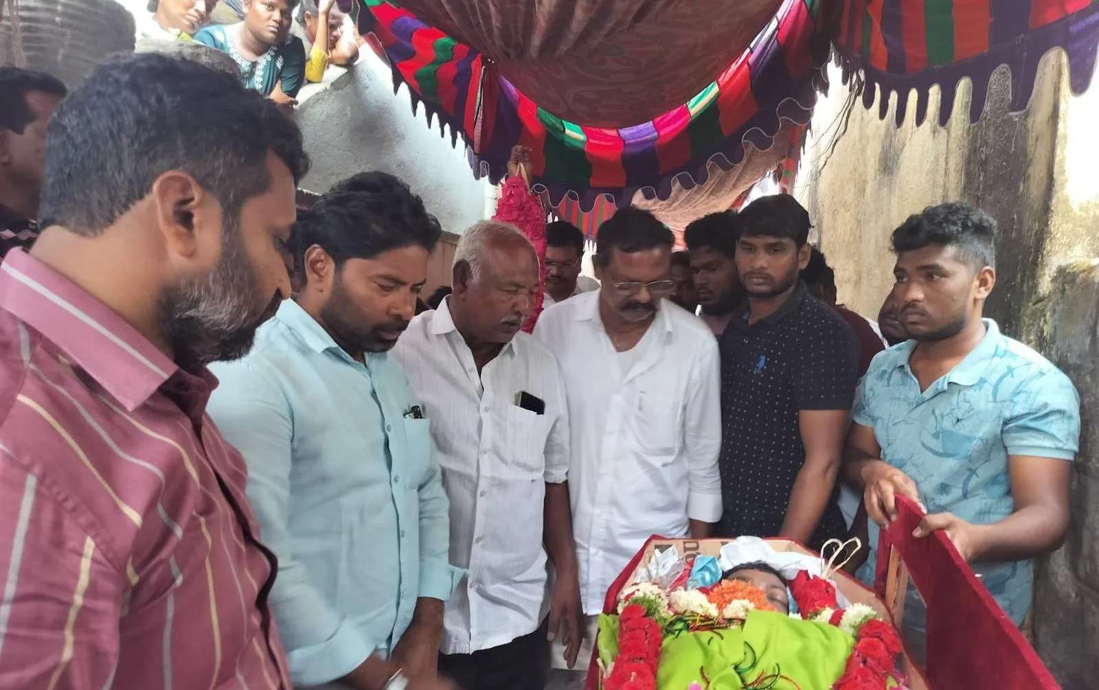 అనంత్ కుమార్ కు నివాళులర్పించిన కోవూరు వైసిపి నాయకులు