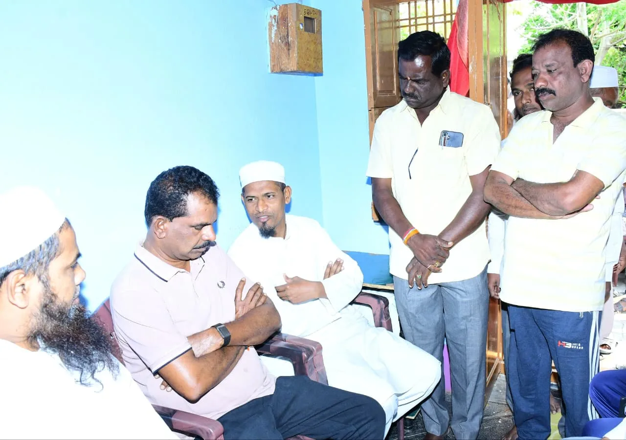బాధిత జర్నలిస్టు కుటుంబాన్ని పరామర్శించిన ఎమ్మెల్యే