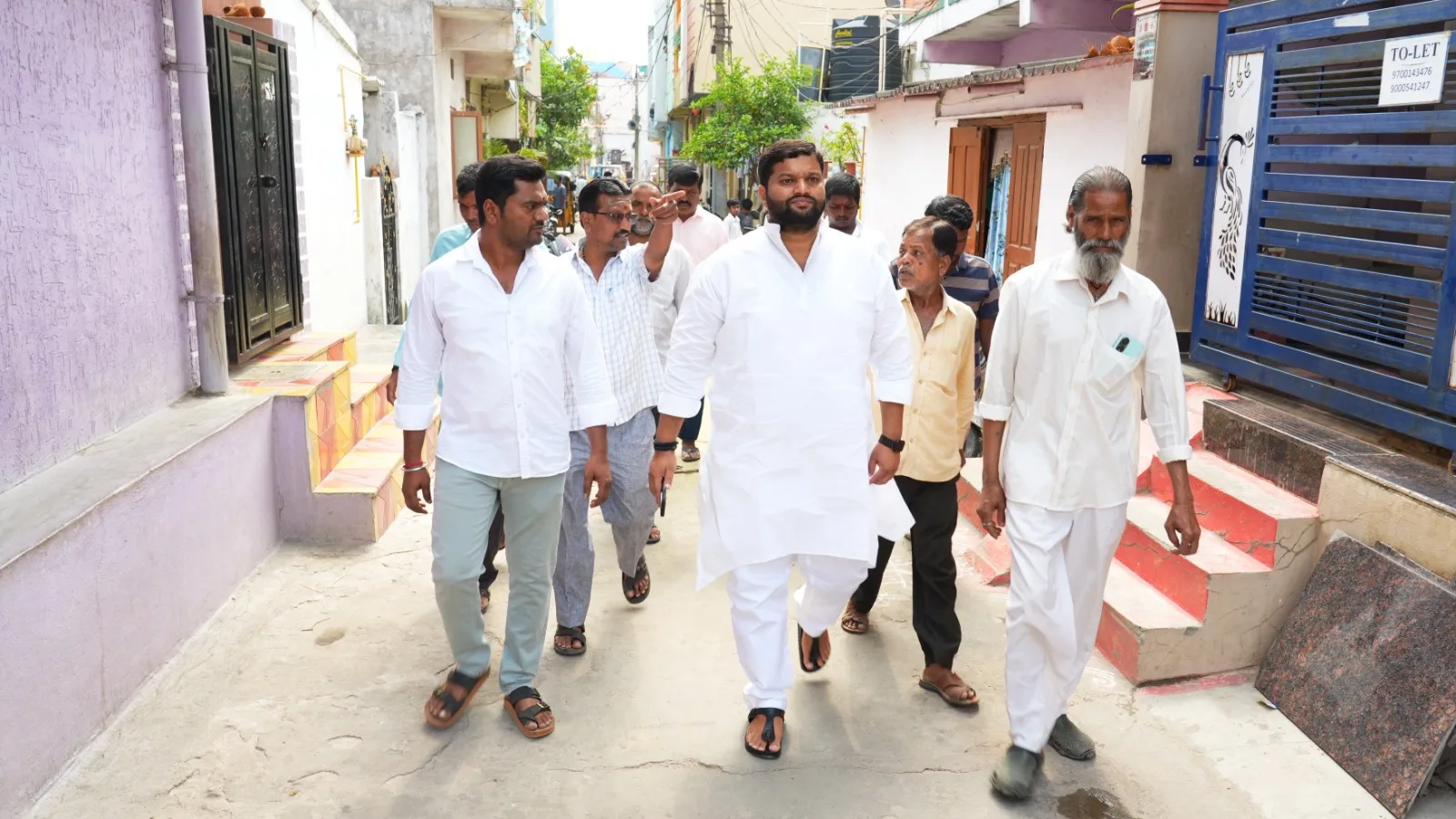 అయోధ్య నగర్‌లో డ్రైనేజీ మరియు పారిశుద్ధ్య సమస్యలపై పరిశీలన