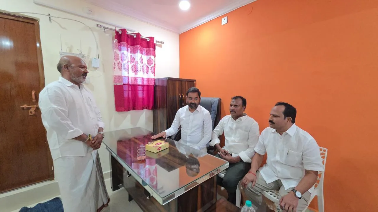 కిరణ్ కార్ సర్వీస్ సెంటర్ ను ప్రారంభించిన ఎమ్మెల్సీ శంభీపూర్ రాజు