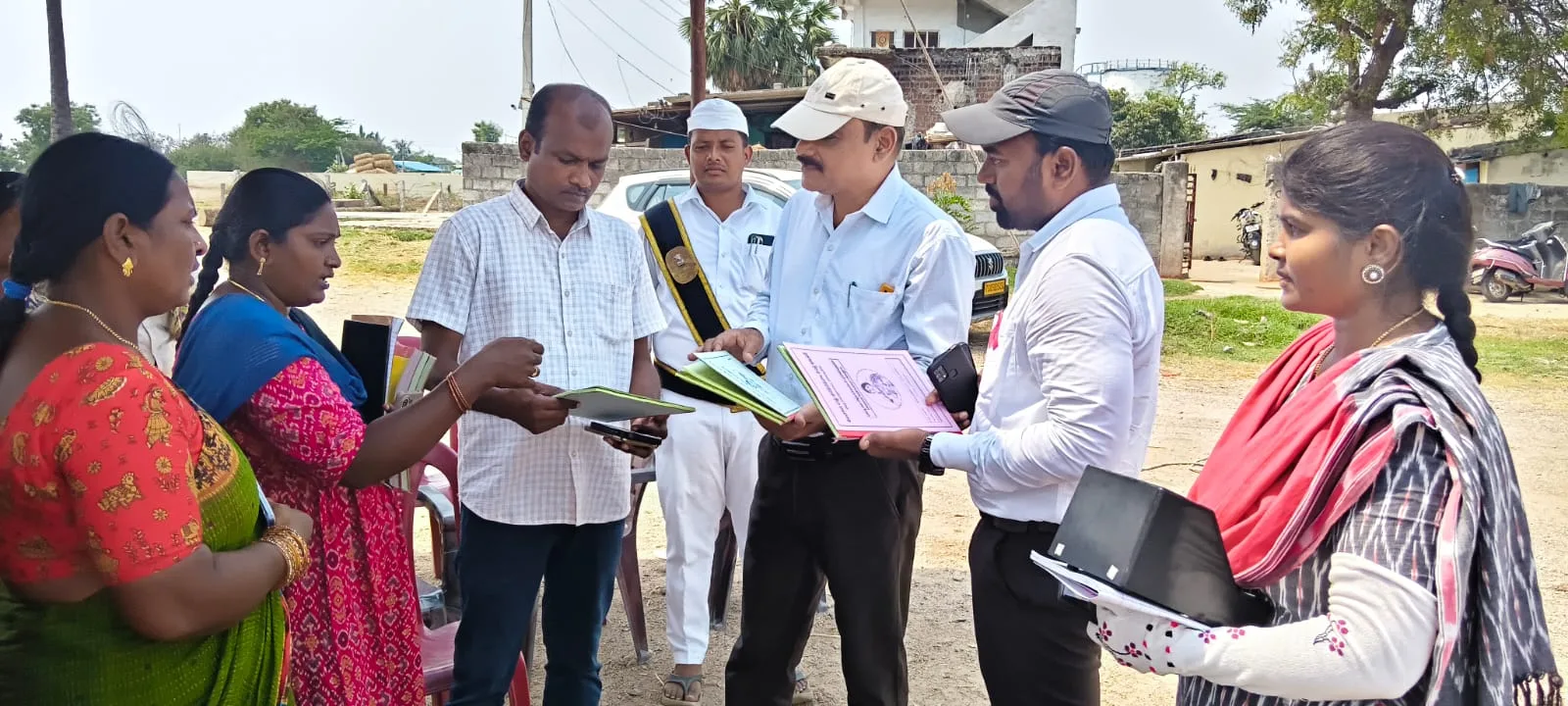 కొనుగోలు కేంద్రాల్లో రైతులకు ఇబ్బందులు లేకుండా చూడాలి : అదనపు కలెక్టర్ సీతారామరావు