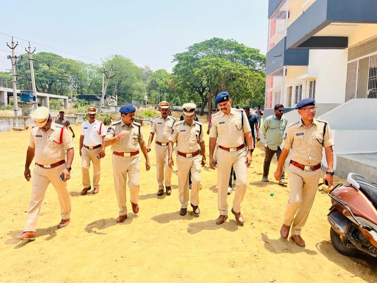 ఆర్ముడ్ పోలీస్ అధికారులు, సిబ్బంది నివాస భవనాల నిర్మాణ పనులను పరిశీలించిన రామగుండం పోలీస్