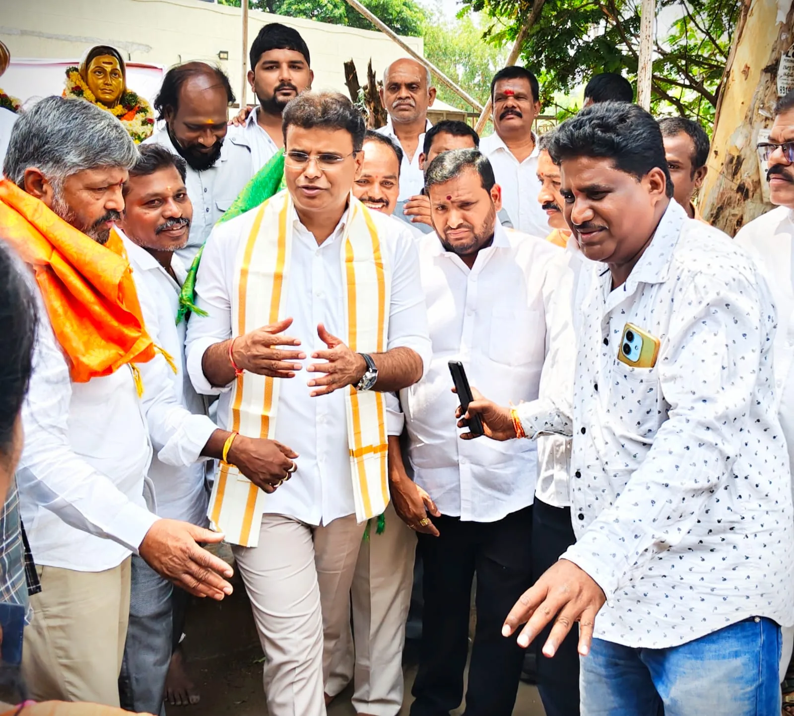 అణగారిన వర్గాల అభ్యున్నతికి, విద్యా విస్తరణకు చేసిన జ్యోతిరావ్ పూలే