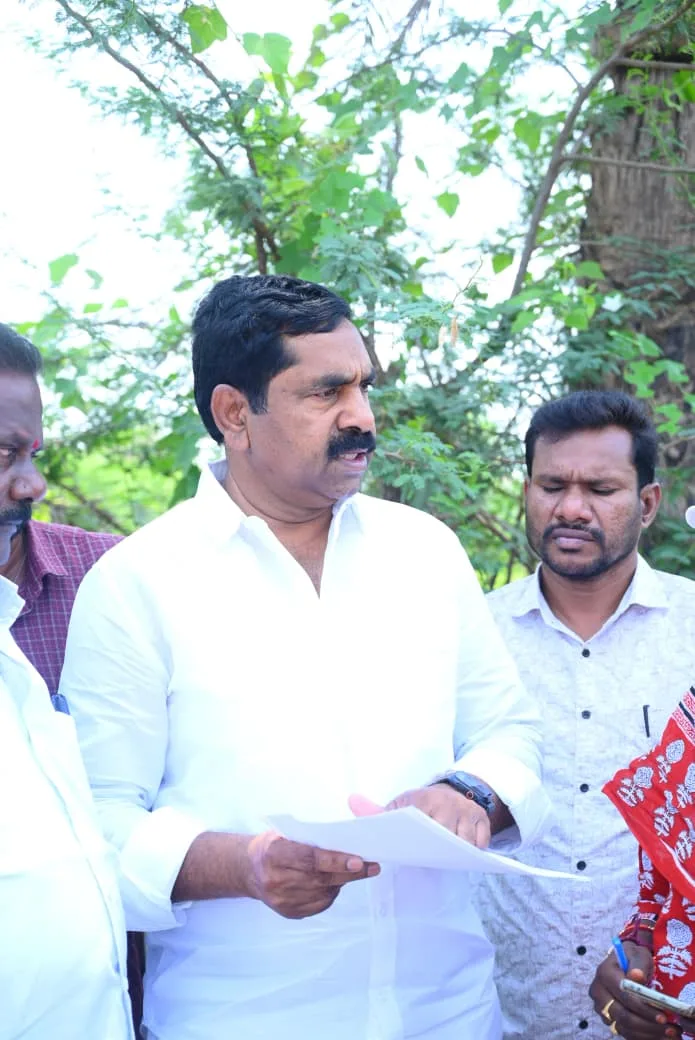100 పడకల హాస్పిటల్ కోసం కేటాయించిన స్థలాన్ని పరిశీలించిన ఎమ్మెల్యే నాగరాజు ..