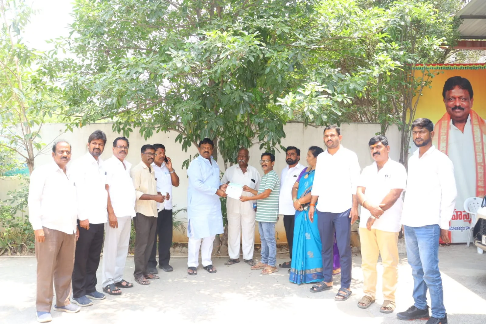 లబ్ధిదారులకు ముఖ్యమంత్రి సహాయనిధి (CMRF) చెక్కులు