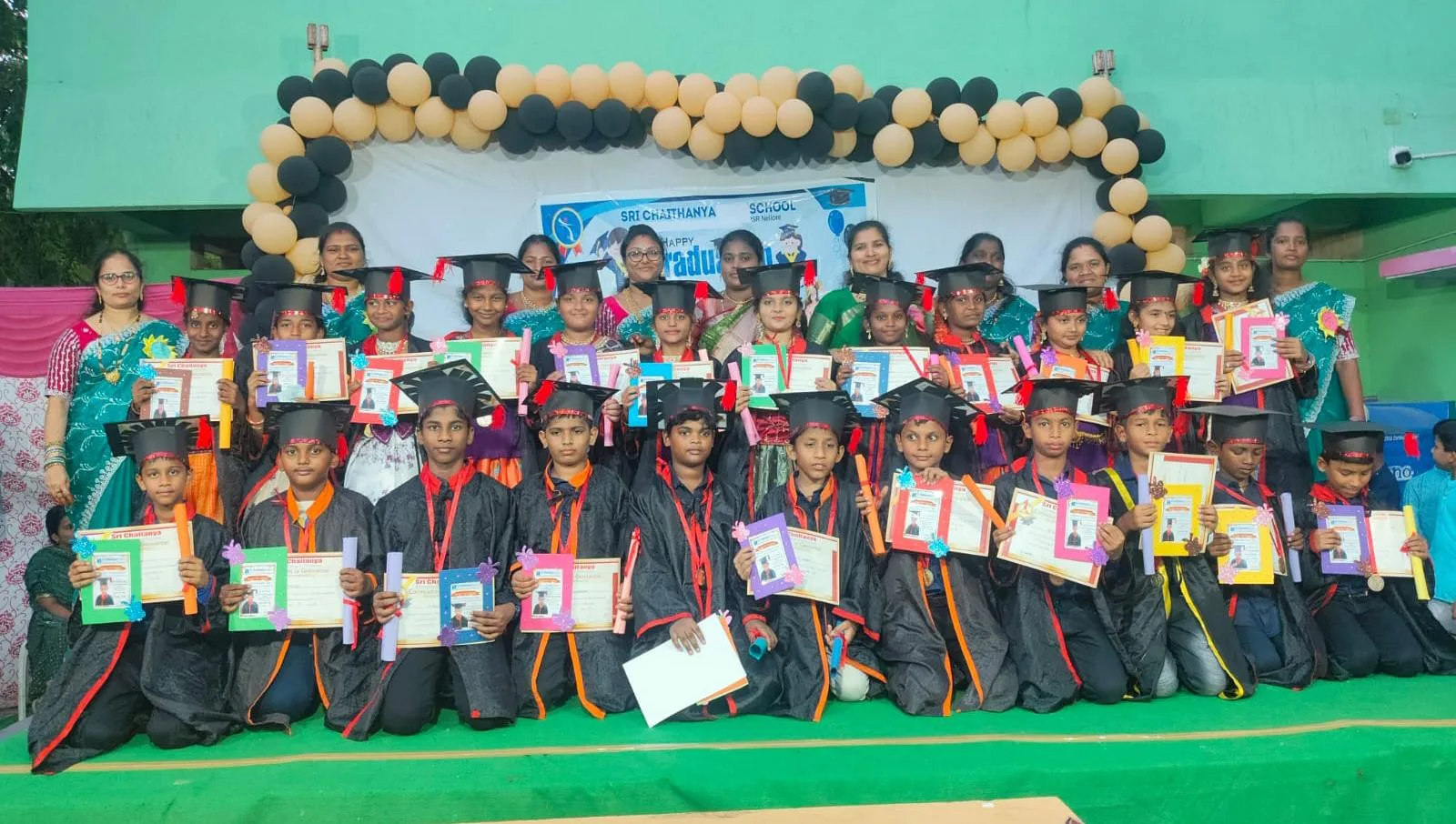 శ్రీ చైతన్య గ్రాడ్యుయేషన్ డే సూపర్ సక్సెస్