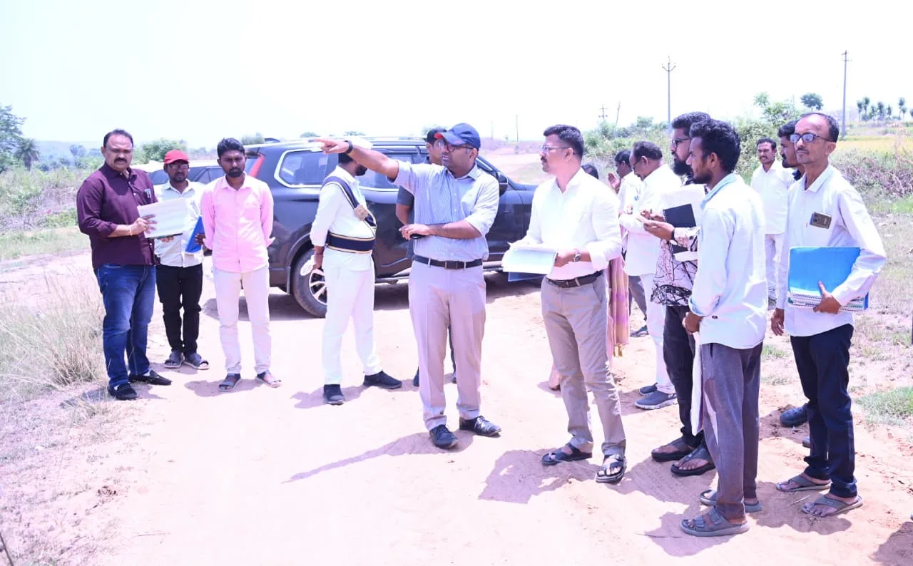 భూ సమస్యల పరిష్కార దిశగా అధికారులు చర్యలు తీసుకోవాలి….