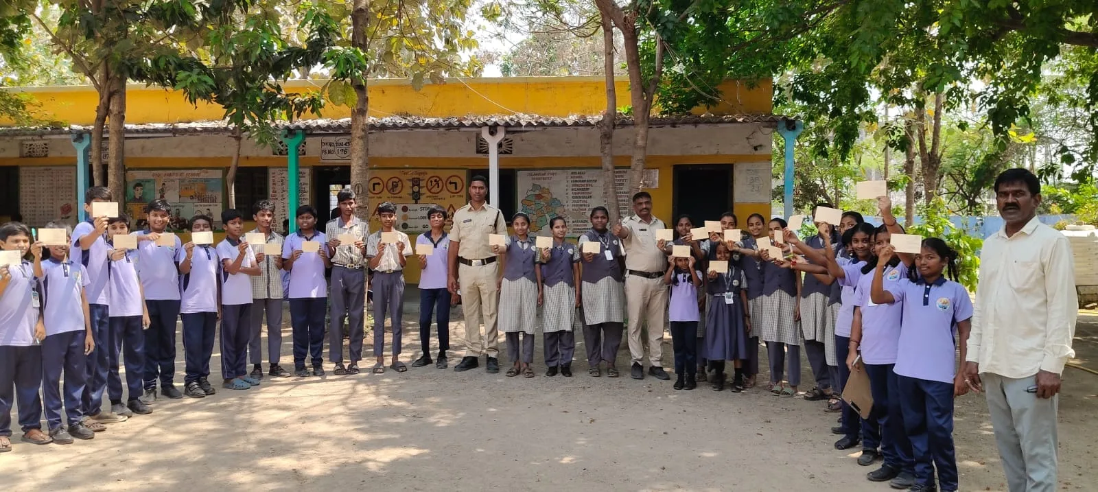 ప్రియమైన నాన్నా…హెల్మెట్ ధరించి రోడ్డు భద్రత నియమాలు పాటించండి…