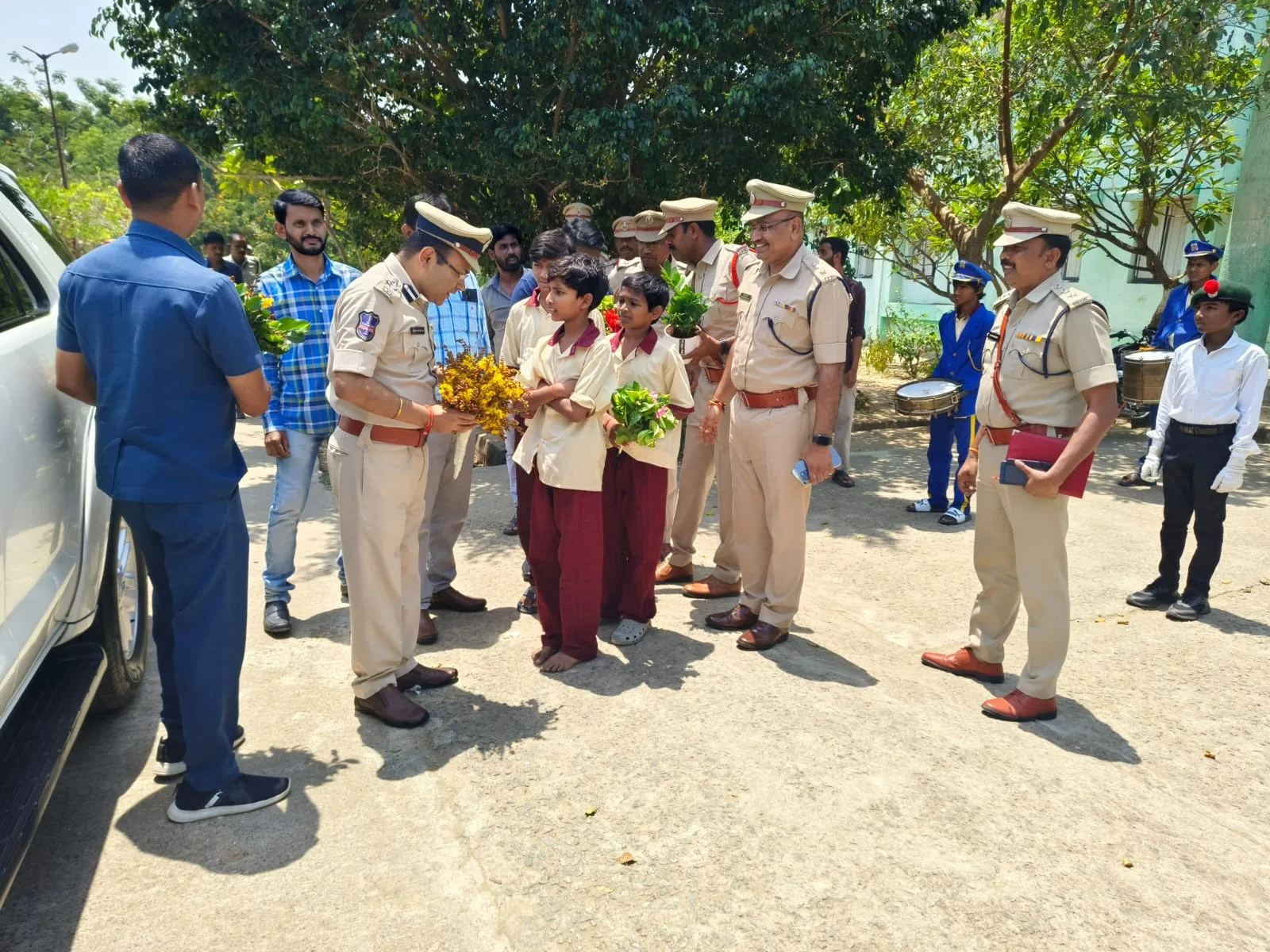 విద్యార్థుల క్రమశిక్షణపై సీపీ ప్రశంసలు…రోడ్డు భద్రతపై అవగాహనతో భవిష్యత్‌కు బాటలు….