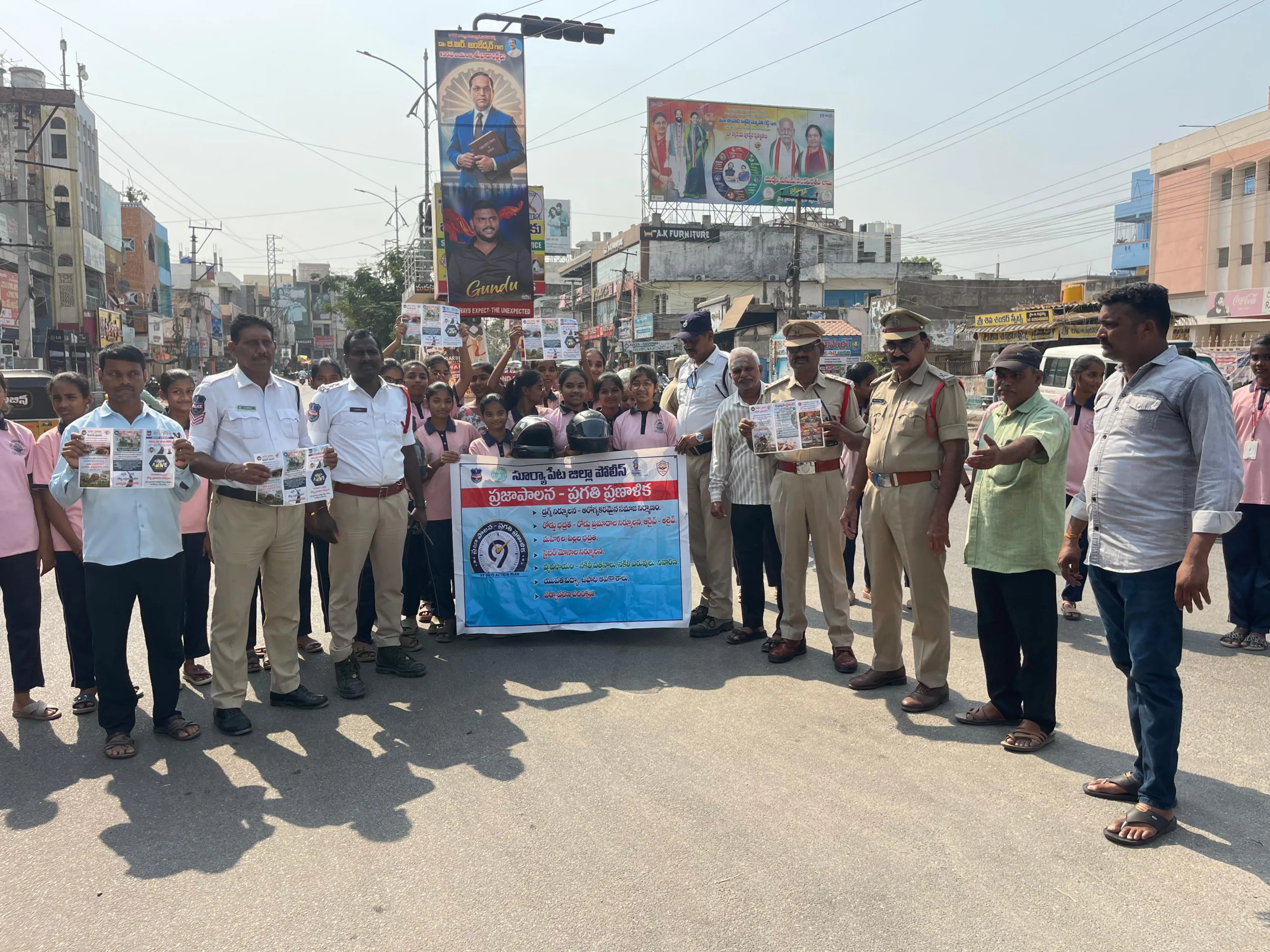 కోదాడ లో అరైవ్ అలైవ్ రోడ్డు భద్రతా కార్యక్రమం చిల్డ్రన్స్ రోడ్డు సేఫ్టీ డే కార్యక్రమం…