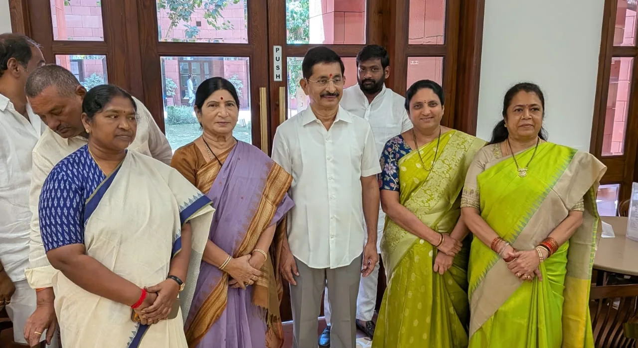 వేం నరేందర్ రెడ్డి ప్రమాణ స్వీకార మహోత్సవానికి హాజరై శుభాకాంక్షలు