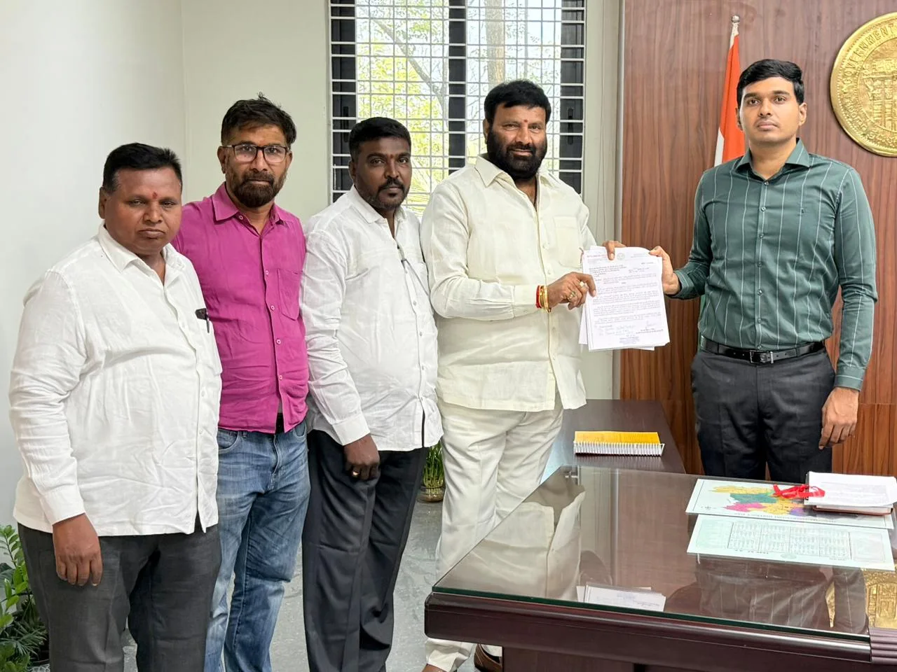 ఎం.ఎన్.రెడ్డి కాలనీ వాసులు ఎదుర్కొంటున్న ఇంటి స్థలాల క్రమబద్ధీకరణ