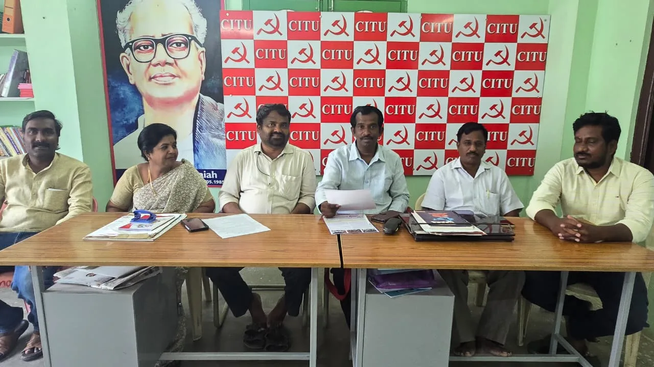 టీటీడీ కార్మికుల సమస్యలు పరిష్కరించాలి
