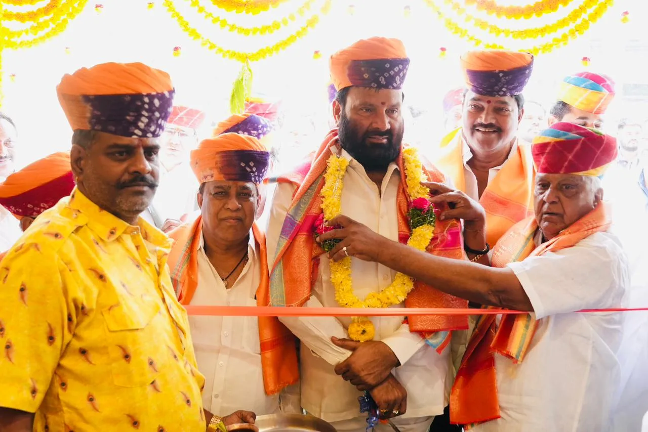 షాపూర్ నగర్ లో నూతన స్వీట్ హోమ్ & బేకరీ ప్రారంభోత్సవం పాల్గొన్న కూన శ్రీశైలం గౌడ్….