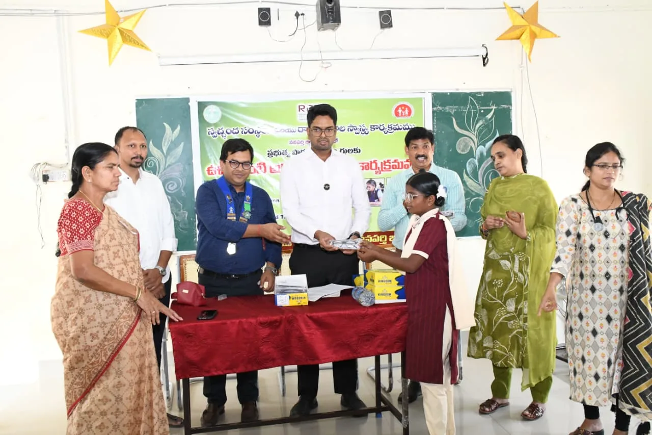 ప్రభుత్వ సంక్షేమ వసతి గృహాల విద్యార్థులకు ​శుభ్రమైన ఆహారం, మెరుగైన వసతులు కల్పించాలి