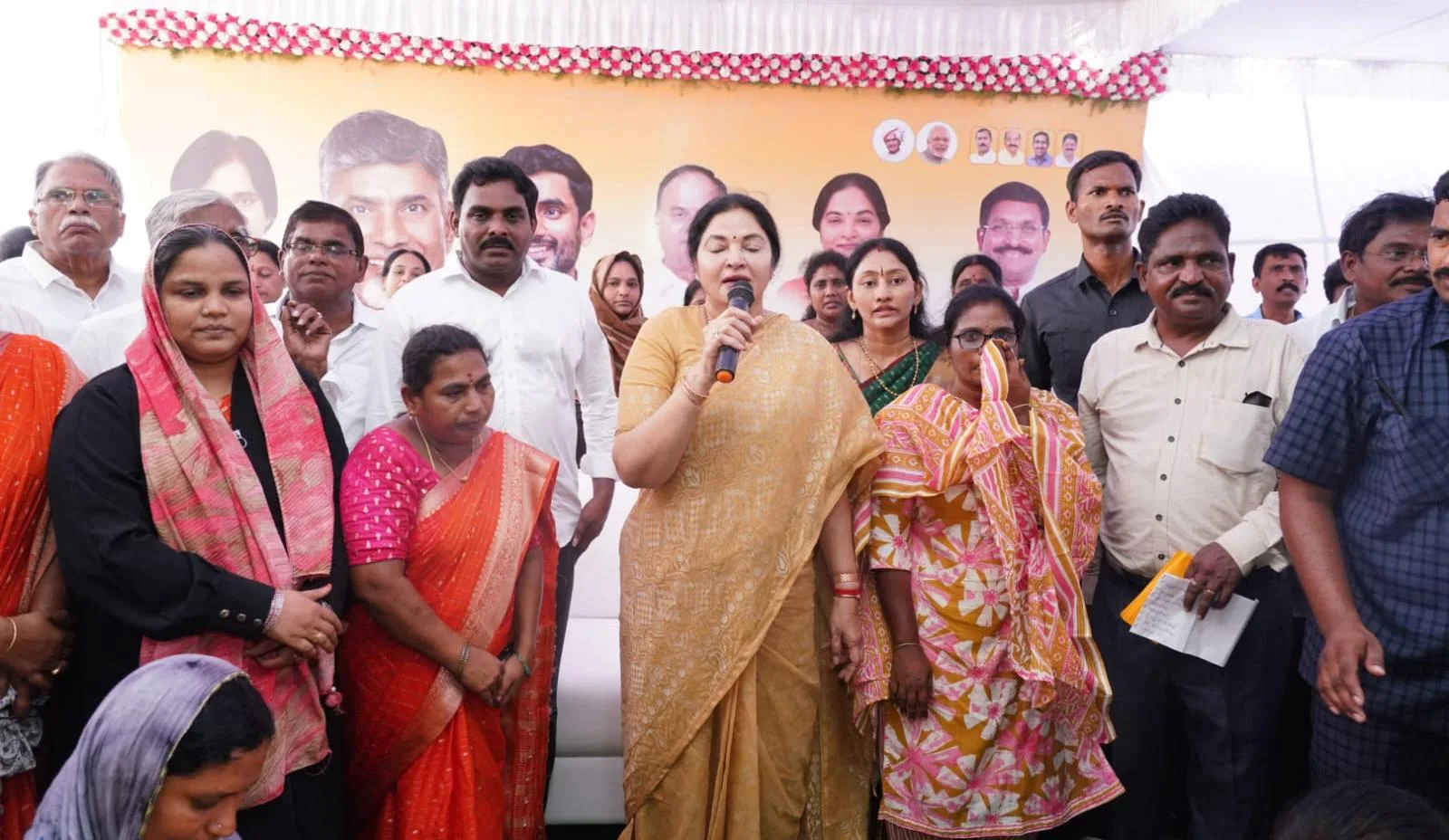 పి.4 ద్వారా నిర్మించిన కూరగాయల మార్కెట్ సి.యం.చంద్రబాబుకు అంకితం..