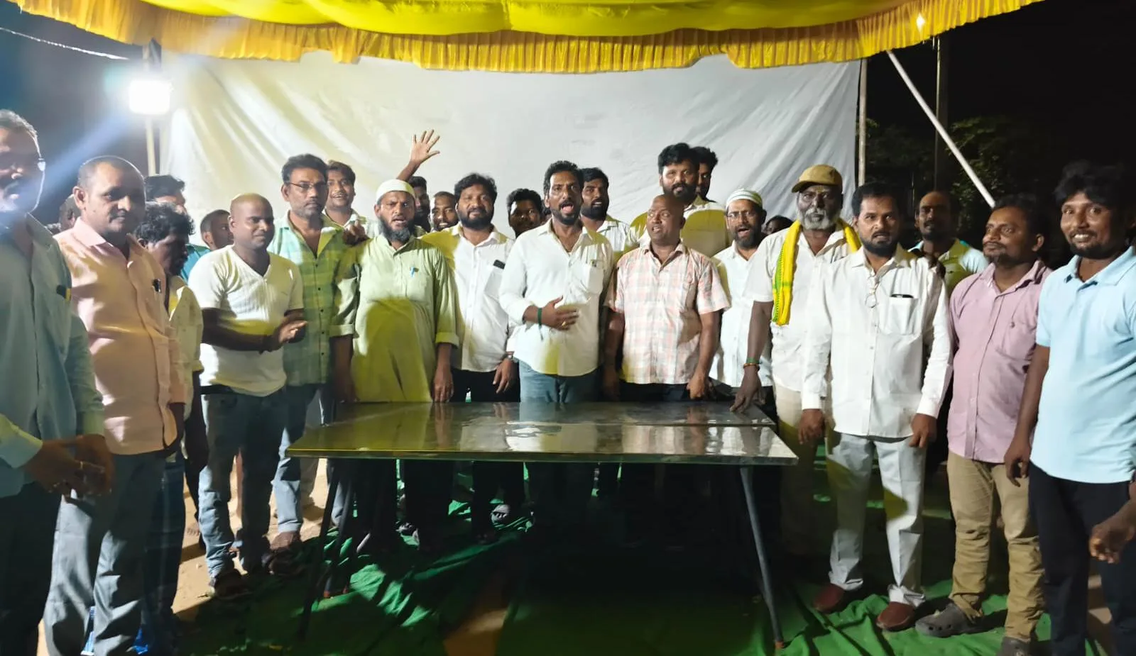 అలుపు ఎరగని యోధుడు ప్రజలకే ఆయన జీవితం