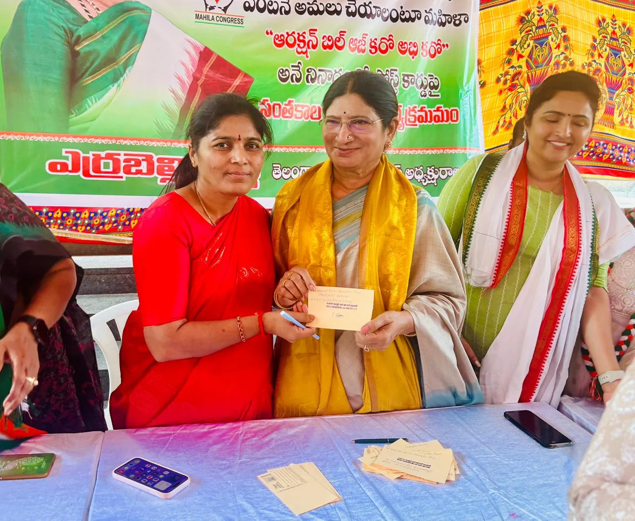 మహిళా బిల్లు ముసుగు తొడిగిన దొంగ డి లిమిటేషన్ బిల్లును వ్యతిరేకిస్తూ గాంధీ భవన్ లో తెలంగాణ మహిళా కాంగ్రెస్