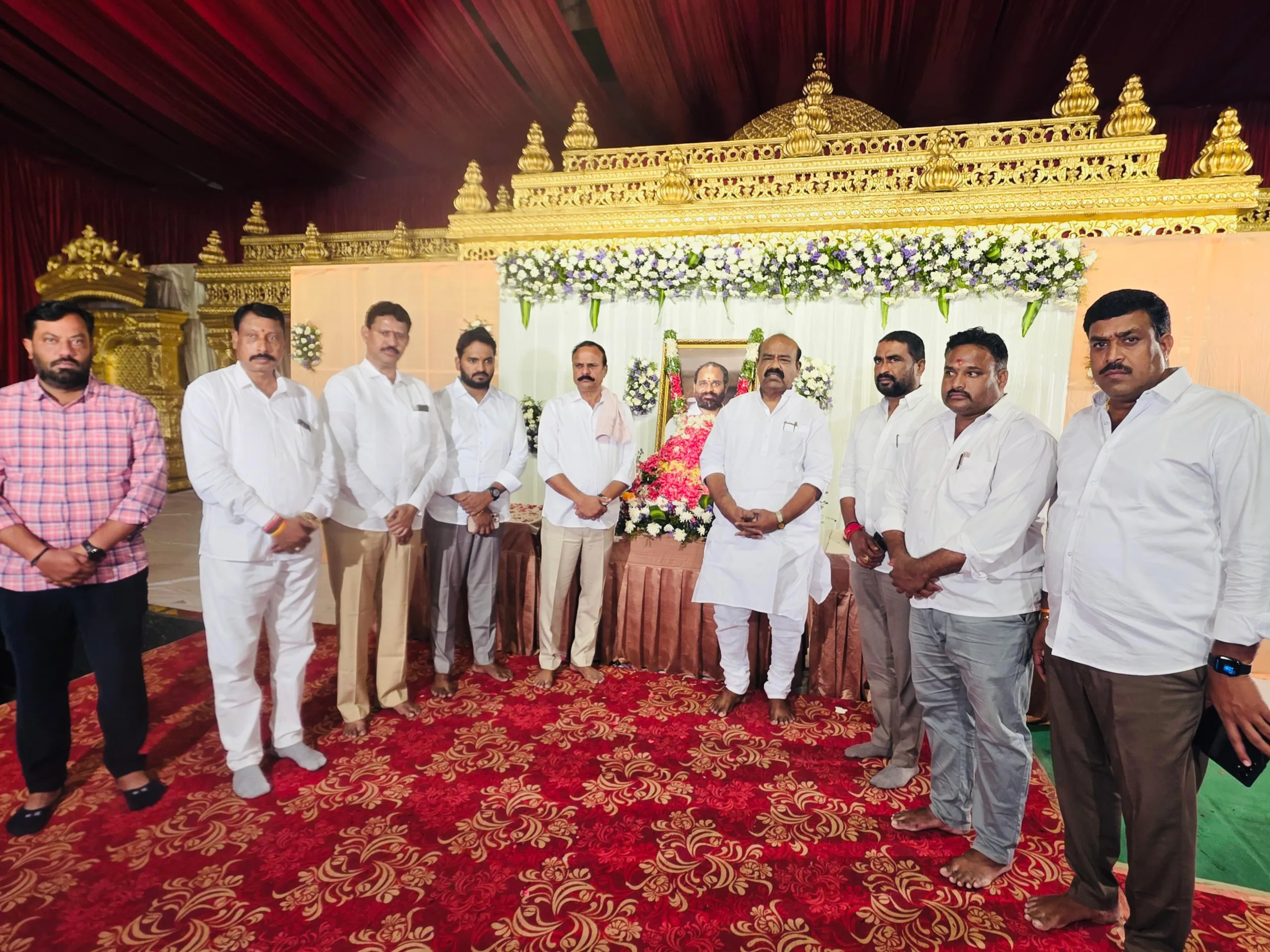 కర్నె అరవింద్ దశదిన కార్యక్రమంలో పాల్గొన్న బీఆర్ఎస్ నాయకులుఘన నివాళి