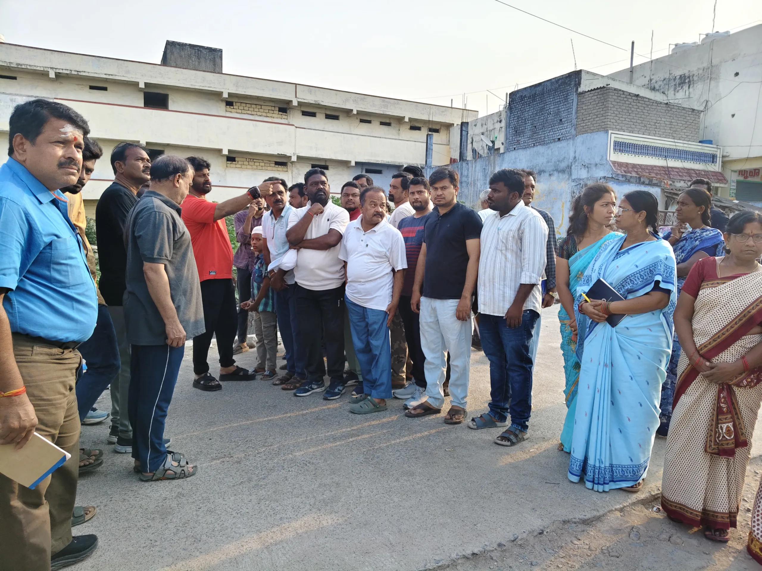 59వ. డివిజన్‌లో ఎమ్మెల్యే రాజ్ ఠాకూర్ పర్యటన