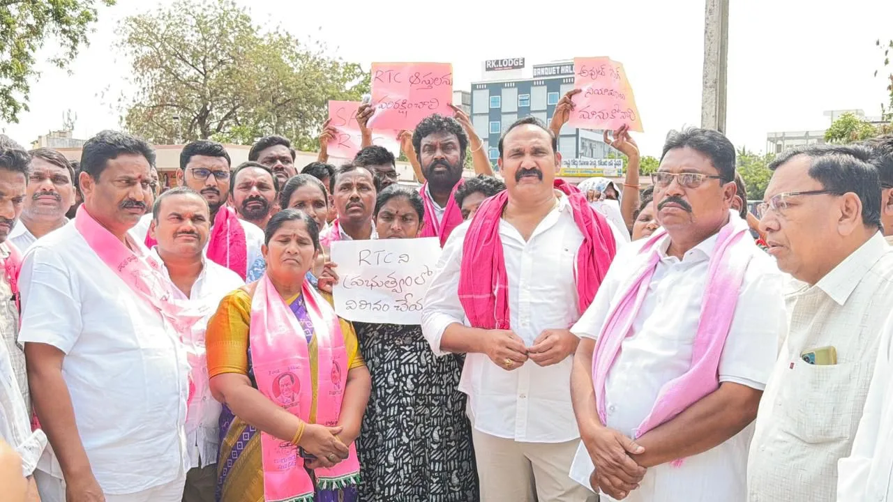 ఆర్టీసీ కార్మికులకు సంఘీభావం తెలిపిన మాజీ ఎమ్మెల్యే బొల్లం