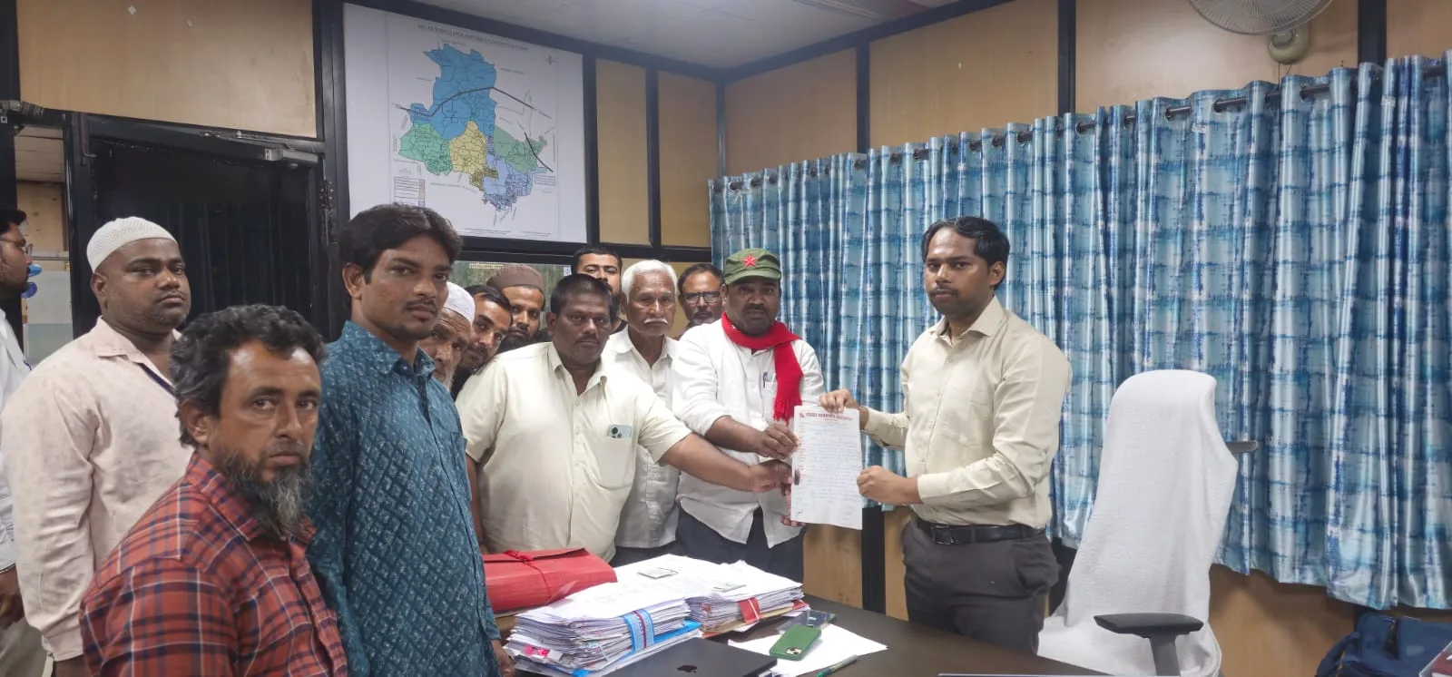 వీధి వ్యాపారుల పోట్టకొట్టకండి.జోనల్ కమిషనర్ కి సిపిఐ వినతి.