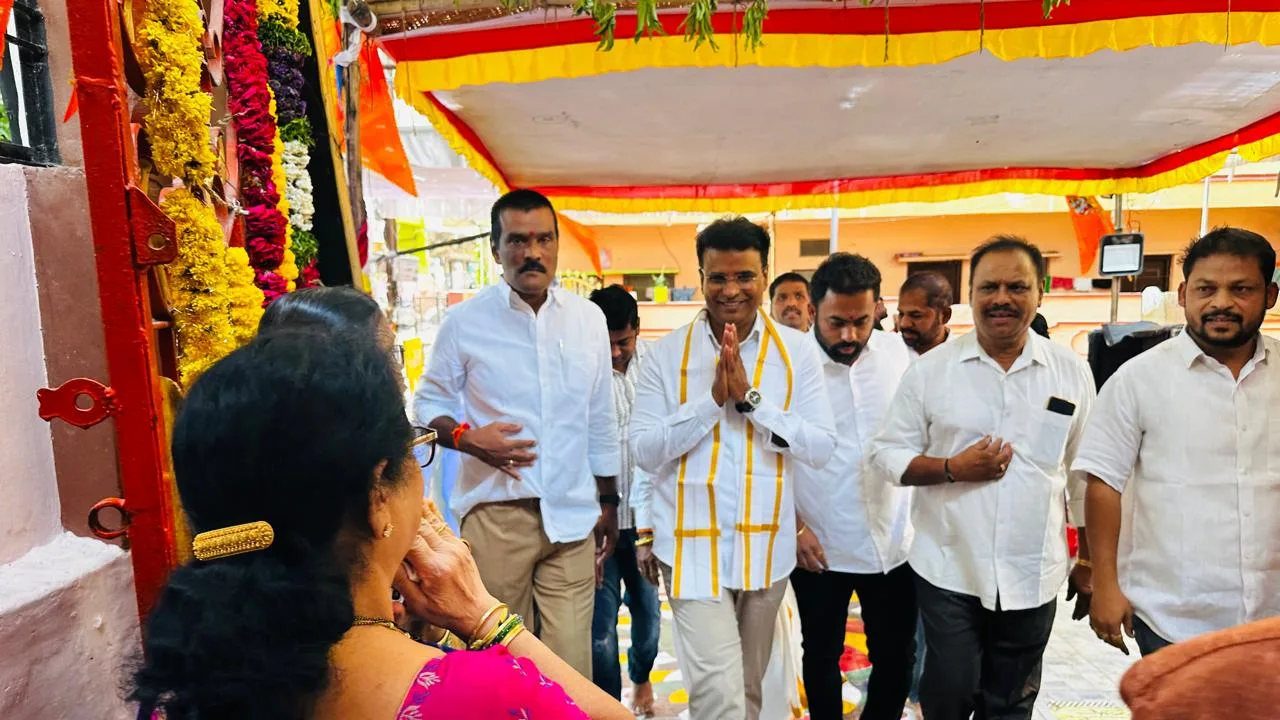కలియుగ దైవం శ్రీ వెంకటేశ్వర స్వామి కృపా కటాక్షాలు భక్తులందరిపై సంపూర్ణంగా ఉండాలి :