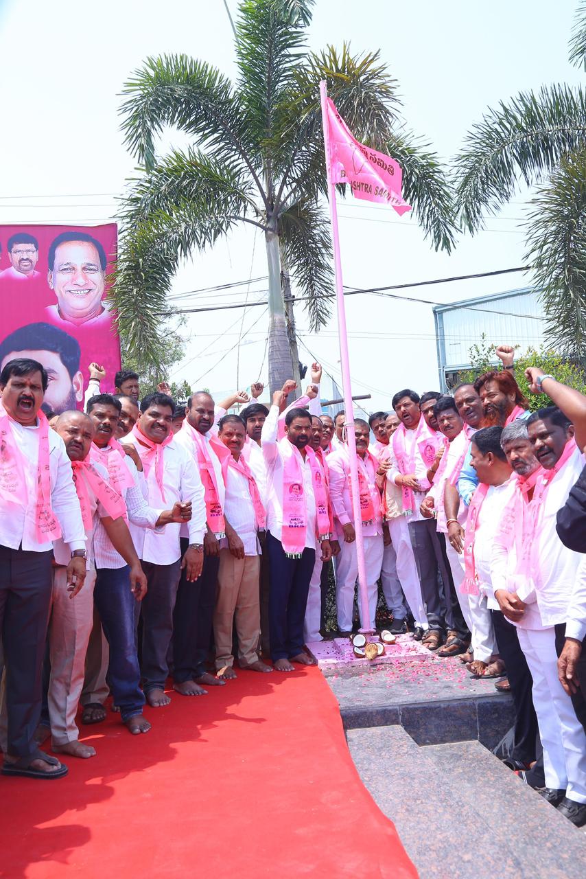 మేడ్చల్ జిల్లా బీఆర్ఎస్ పార్టీ కార్యాలయంలో ఘనంగా బీఆర్ఎస్ ఆవిర్భావ దినోత్సవం వేడుకలు