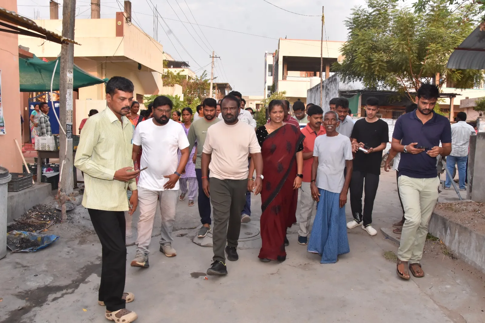 48వ. డివిజన్‌లో మేయర్ మహంకాళి స్వామి పర్యటన….