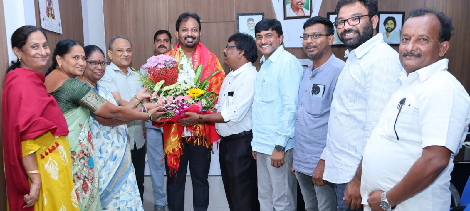 విదేశీ పర్యటన ముగించుకుని వచ్చిన తుడ చైర్మన్
