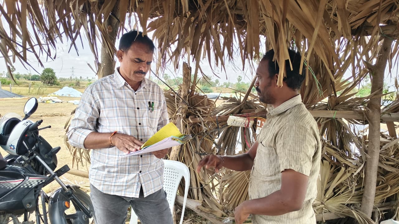 రైతులు ఏ సమస్యలు ఉన్న తమ దృష్టికి తీసుకురావాలి