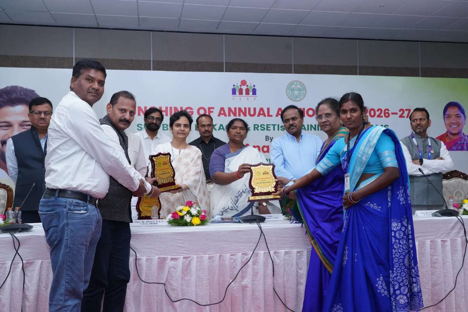 పెద్దపల్లికి రాష్ట్రస్థాయి బ్యాంకు లింకేజీ అవార్డు