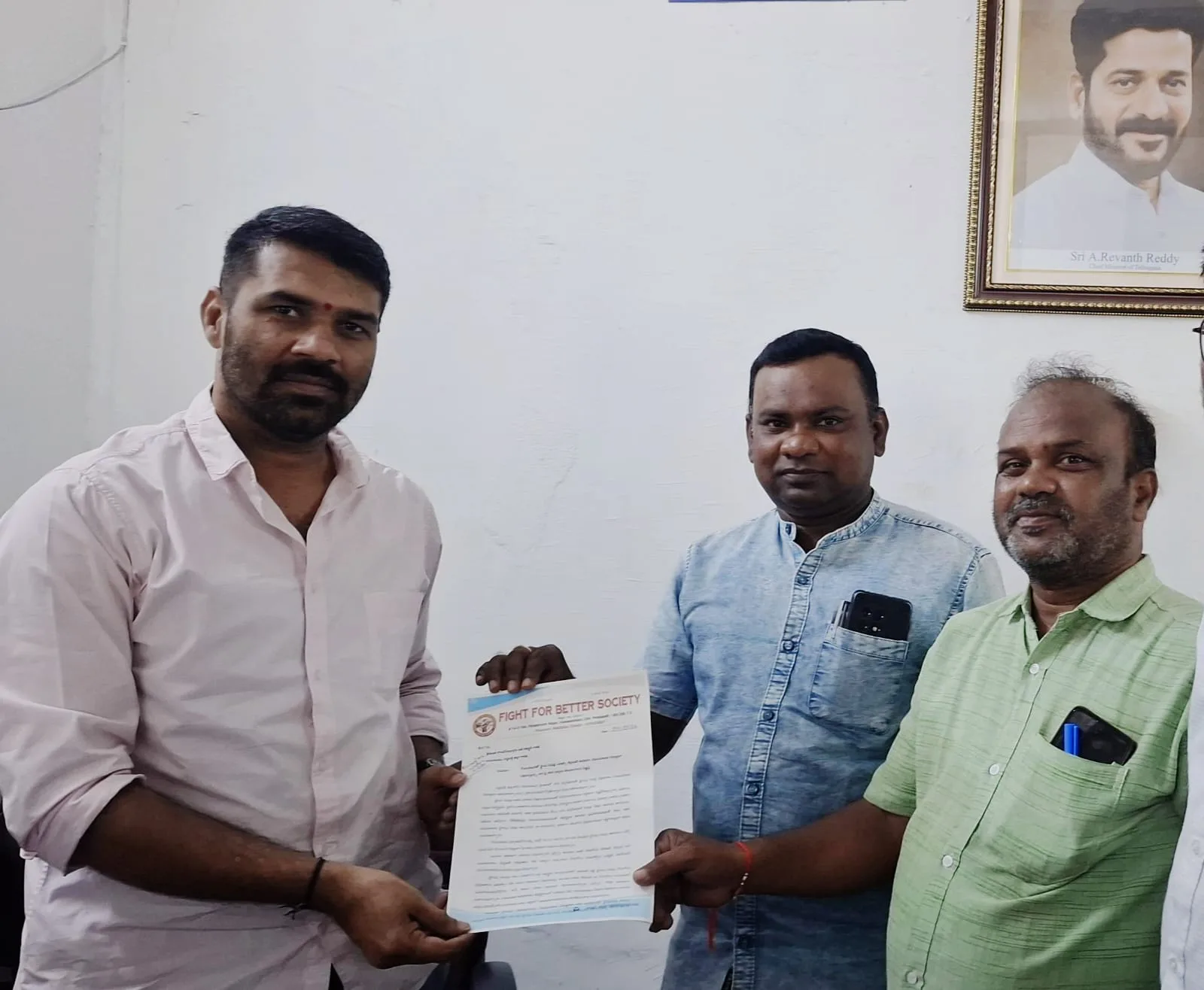 పెద్దపల్లిలో స్టాంప్ పేపర్లకు అధిక ధరలు..