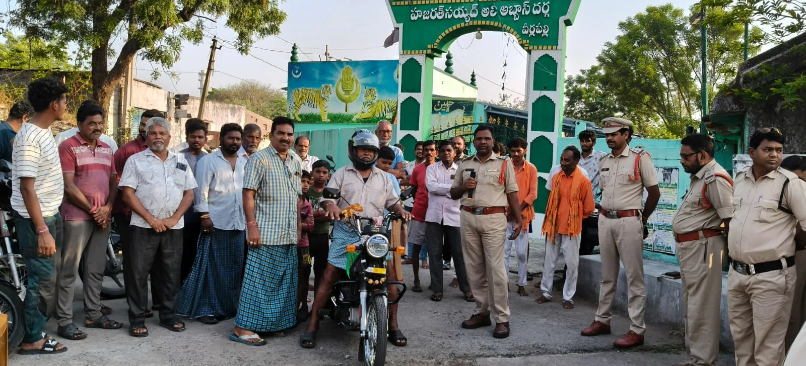 వీర్లపల్లిలో పోలీసుల భారీ కమ్యూనిటీ కాంటాక్ట్ కార్యక్రమం…
