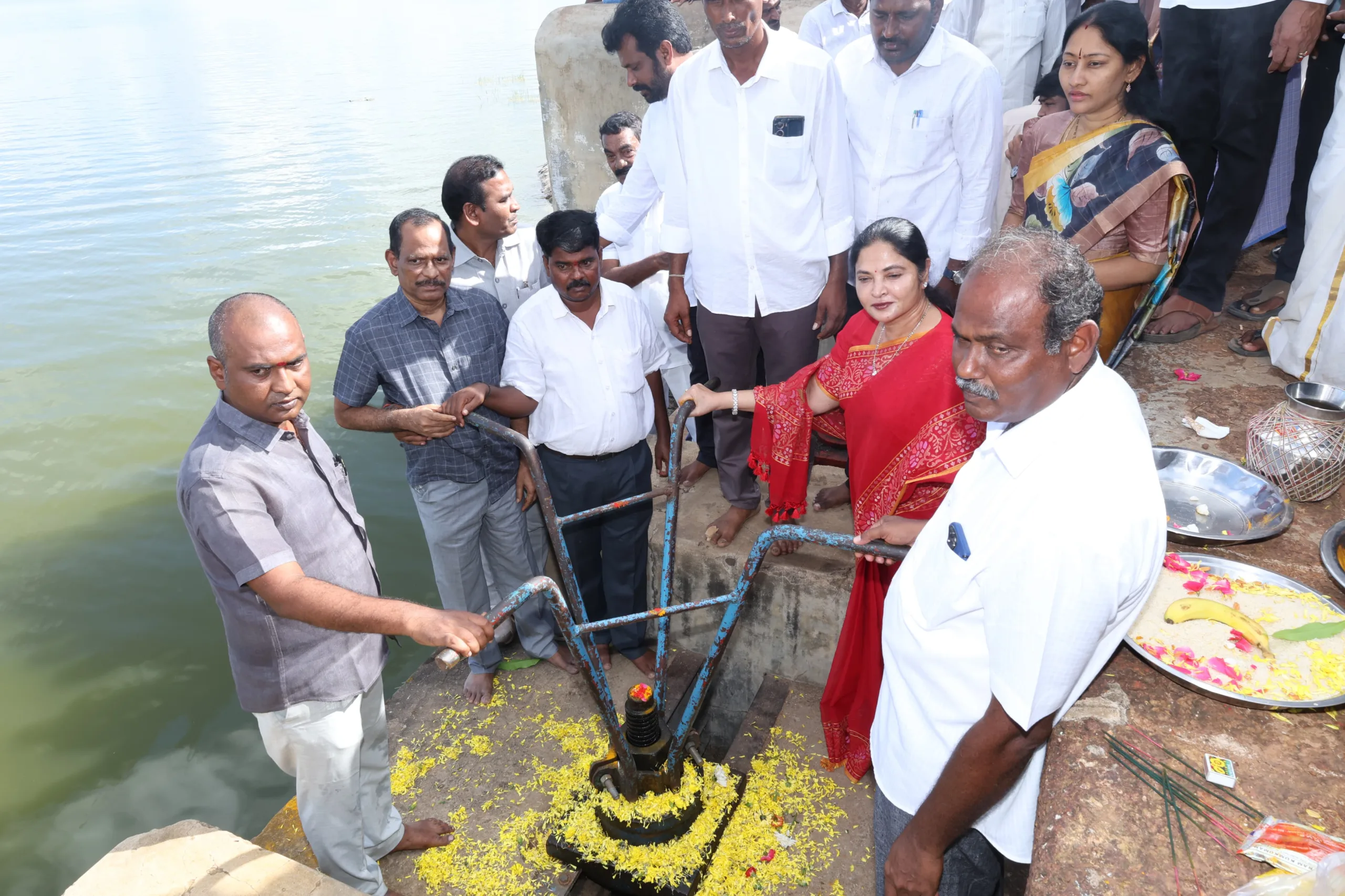 పూజలతో రెండో పంటకు నీటిని విడుదల చేసిన ప్రశాంతి రెడ్డి