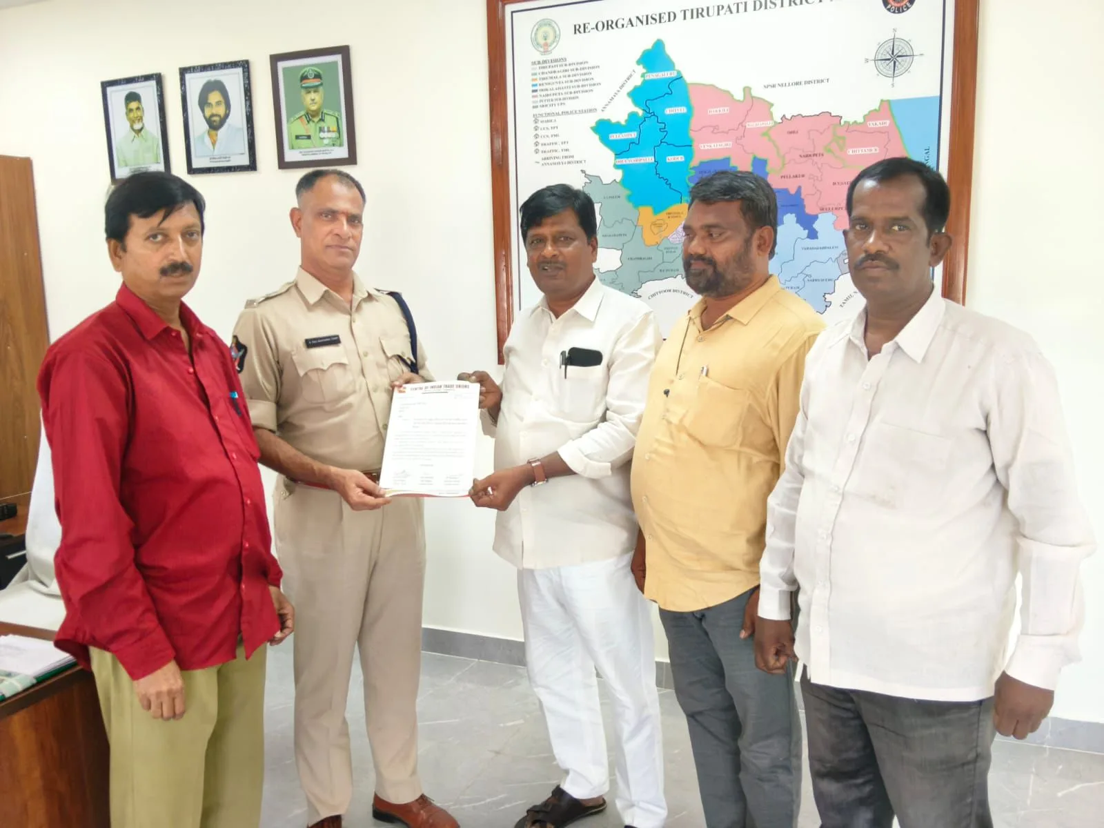 యూనియన్ నేతలపై వేధింపులు ఆపండి