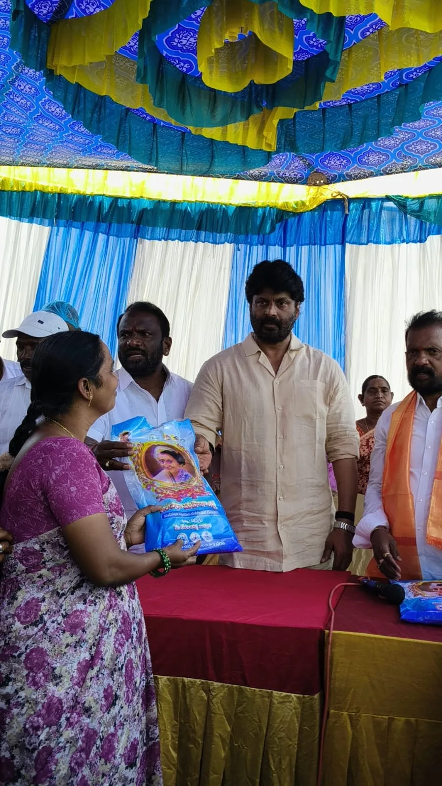46వ.డివిజన్ ఇందిరానగర్‌లో నిర్వహించిన ఇందిర మహిళా శక్తి – ఇందిరమ్మ చీరాల పంపిణీ