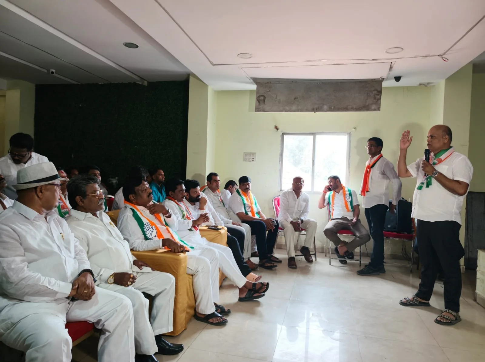 కుత్బుల్లాపూర్ నియోజకవర్గ కాంగ్రెస్ పార్టీ ఇంచార్జి కొలన్ హన్మంత్ రెడ్డి