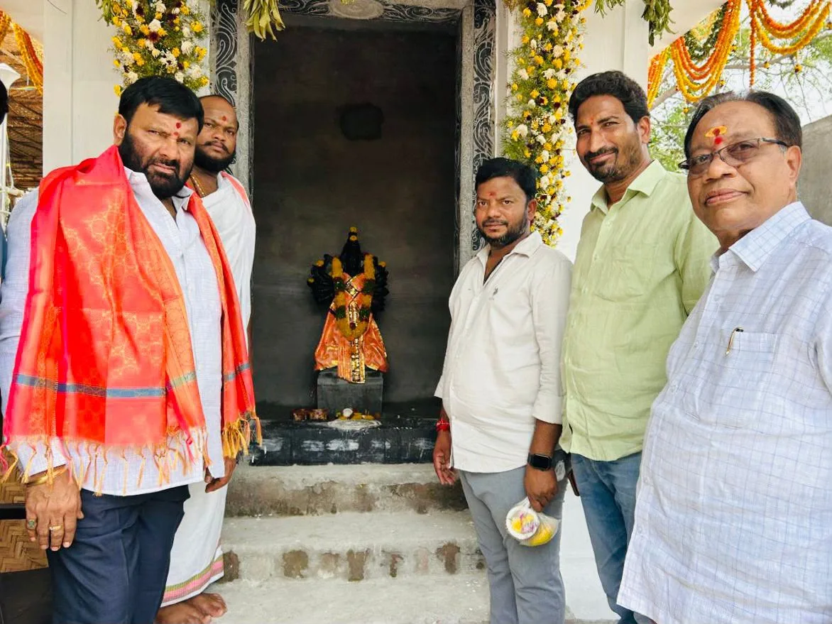 ఇటీవల నూతనంగా ప్రతిష్టించబడిన శ్రీ నవగ్రహ సహిత పంచముఖి ఆంజనేయ స్వామి