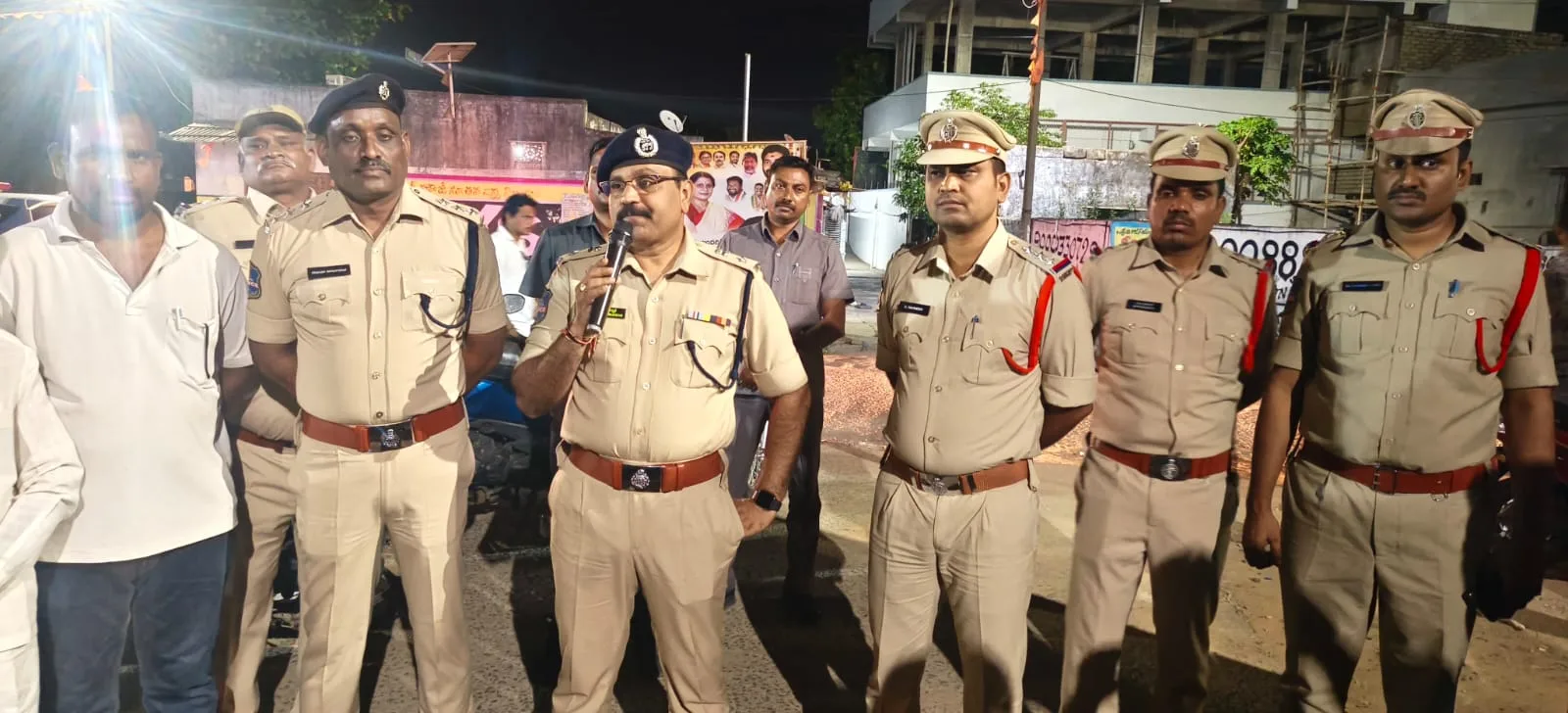 ఇతర రాష్ట్రాల కార్మికుల వివరాలు తప్పనిసరిగా నమోదు చేయాలి…