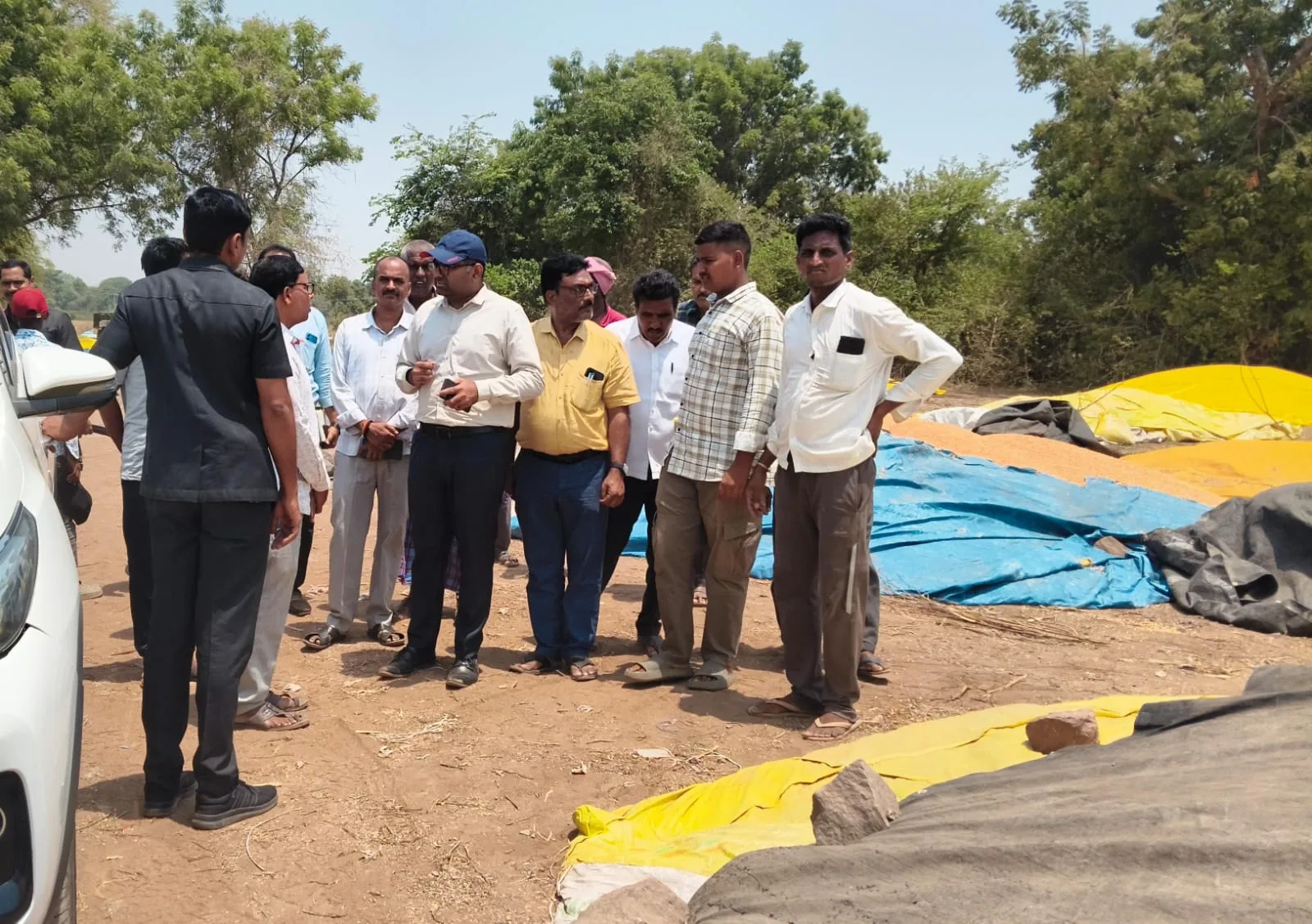 మక్కల లిఫ్టింగ్‌లో జాప్యం వద్దు.. రైతులకు ఇబ్బందులు కలగకుండా వెంటనే చర్యలు తీసుకోండి…