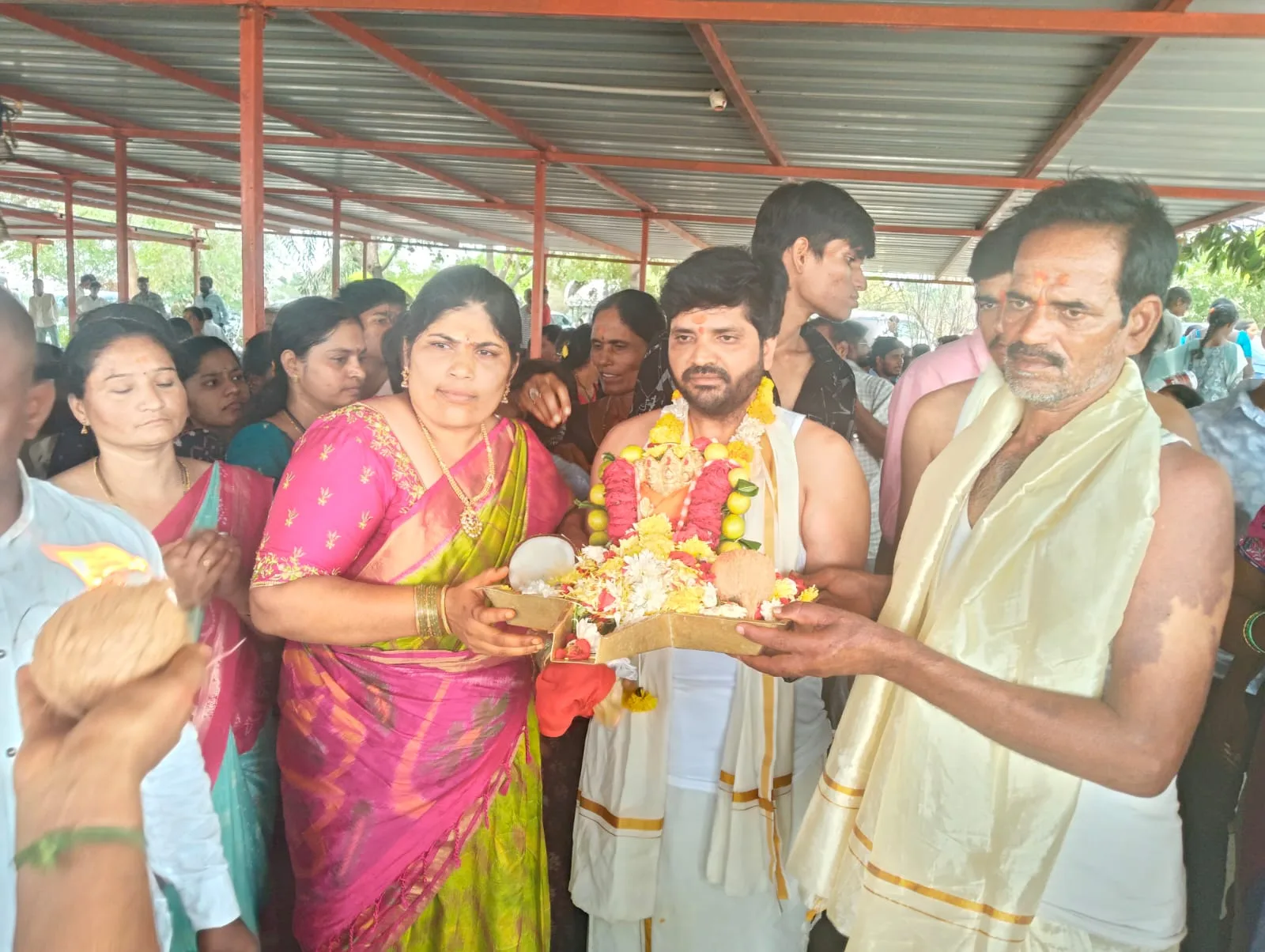 అచ్యుతాపురం గుంటి పంచముఖి ఆంజనేయ స్వామికి పంచామృతాభిషేకం