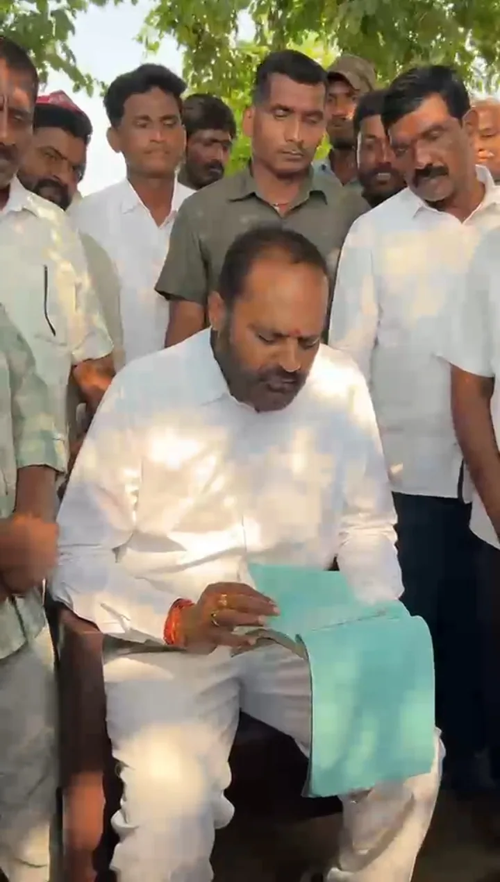 జూలపల్లి మార్కెట్ యార్డులో ధాన్యం కొనుగోళ్లను పరిశీలించిన, ప్రభుత్వ విప్ విజయ రమణారావు.