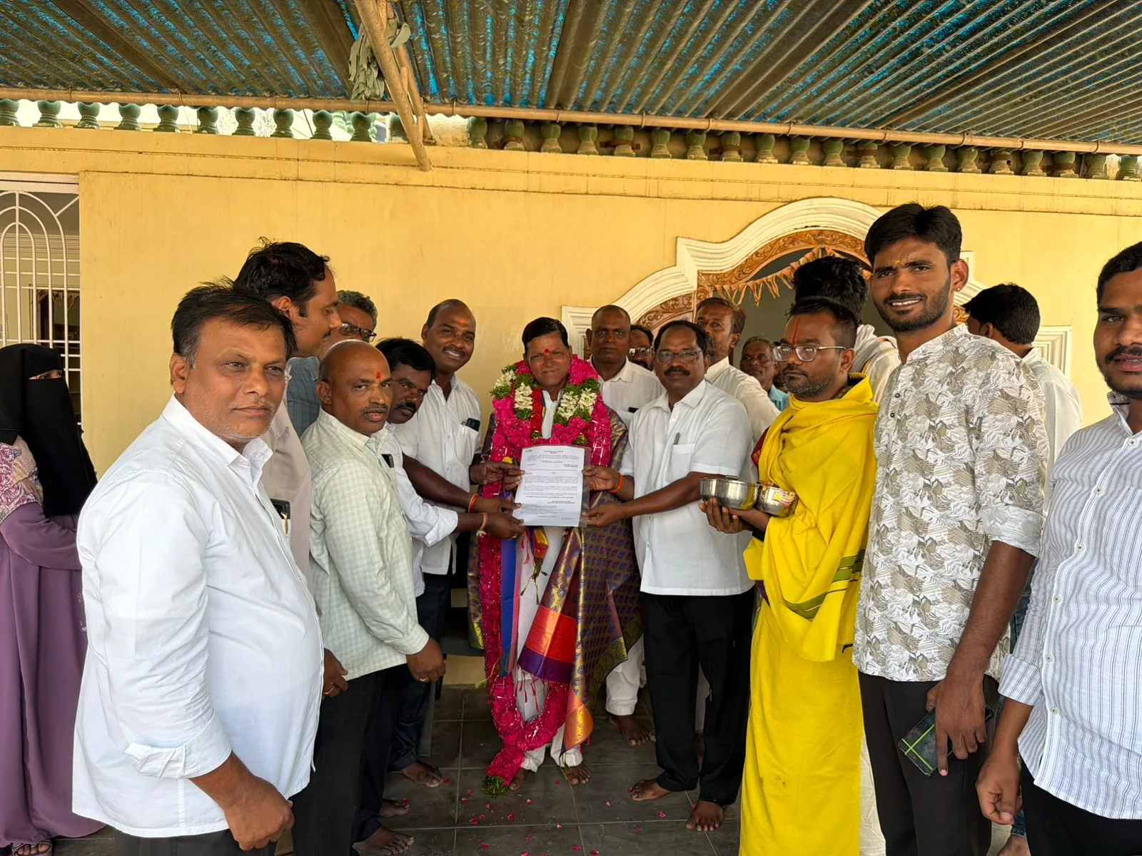దేవాదాయ శాఖ ద్వారా ప్రభుత్వానికి మంచి పేరు తేవాలి……. చిన్నా రెడ్డినీ సన్మానించిన.