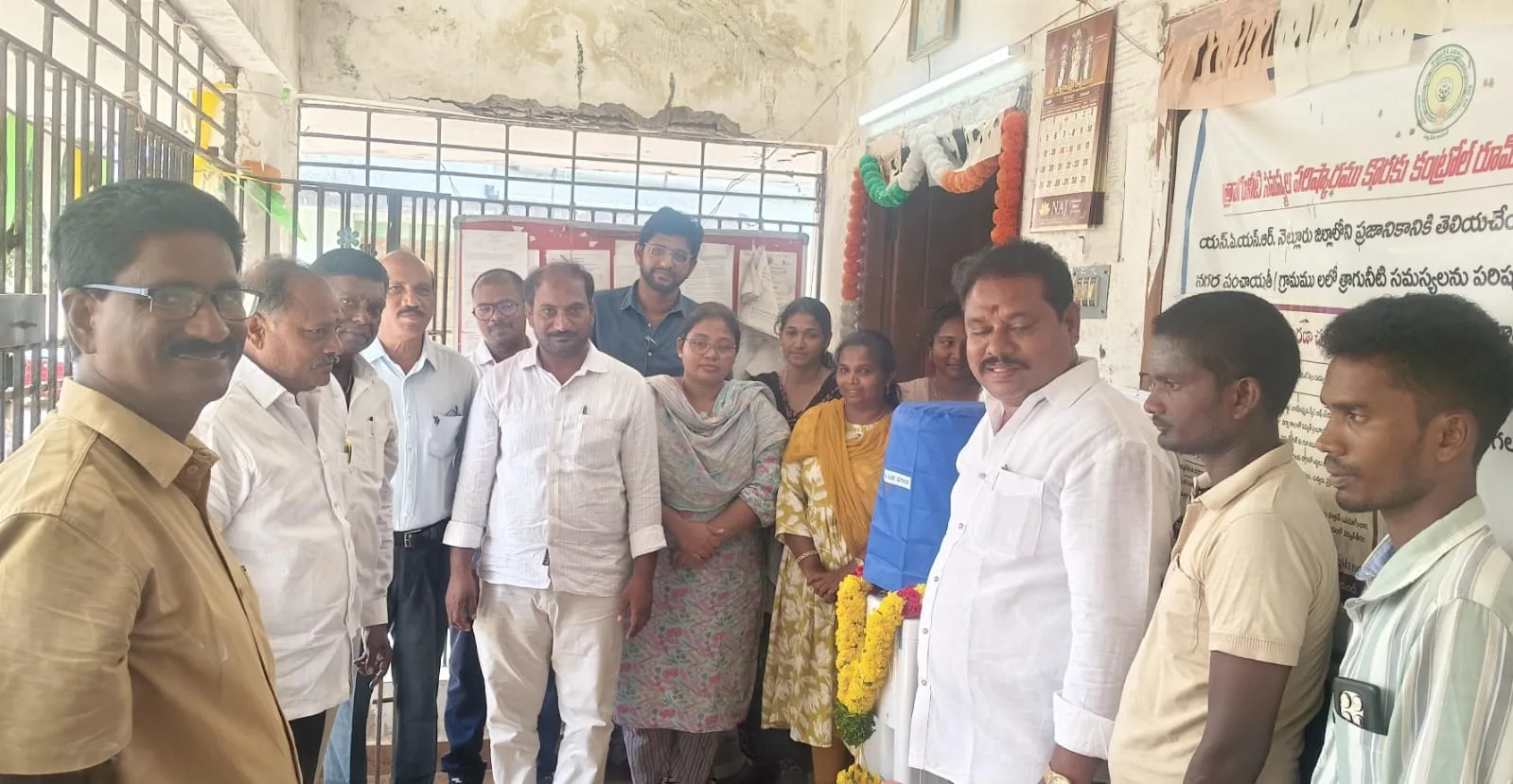 సచివాలయానికి వాటర్ రిఫ్రిజిరేటర్ సొంత నిధులతో ఇచ్చిన కొల్లా బ్రదర్స్